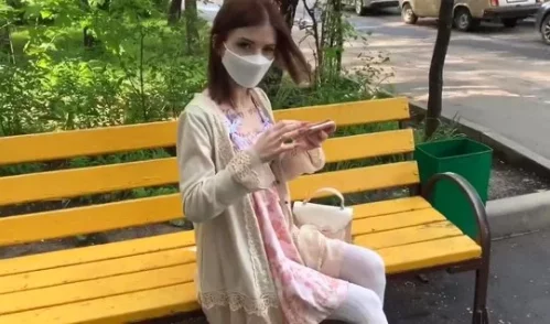 Русский пикапер развел на жаркий секс изящную незнакомку в парке и насовал ей в попку